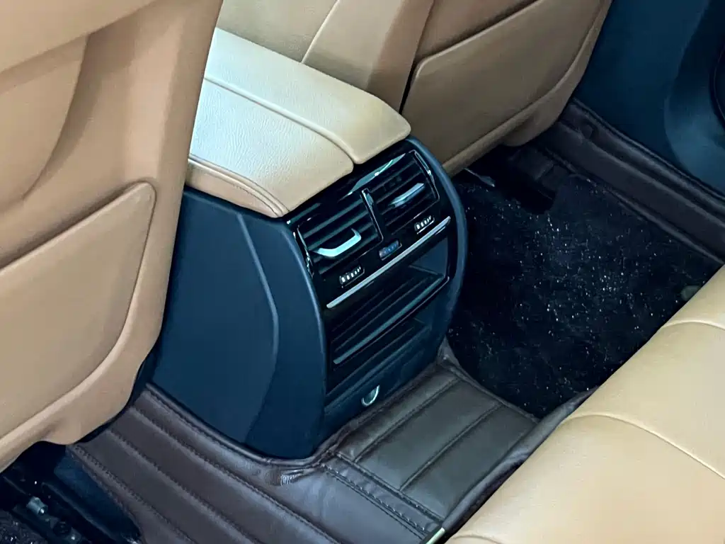 BMW 5 Series 2018 — фото 21