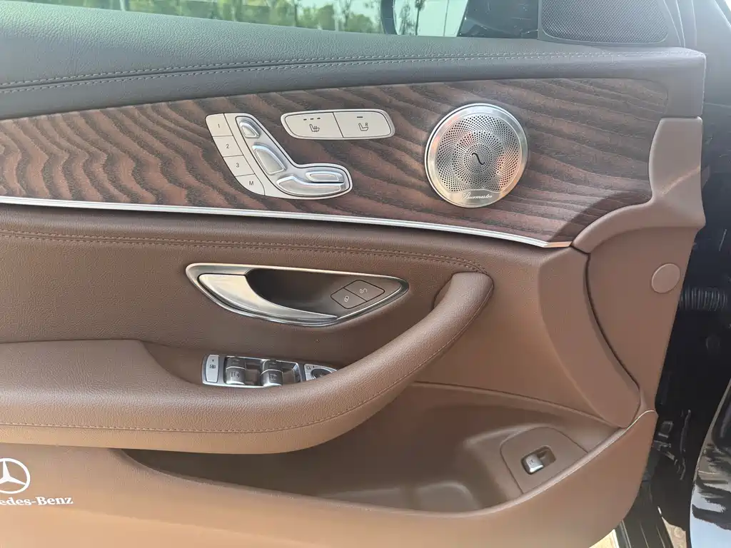 Mercedes-Benz E-Class 2023 — фото 24