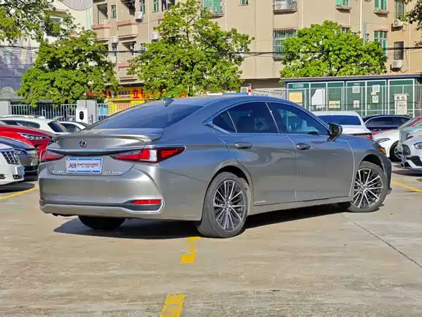 Lexus ES 2022