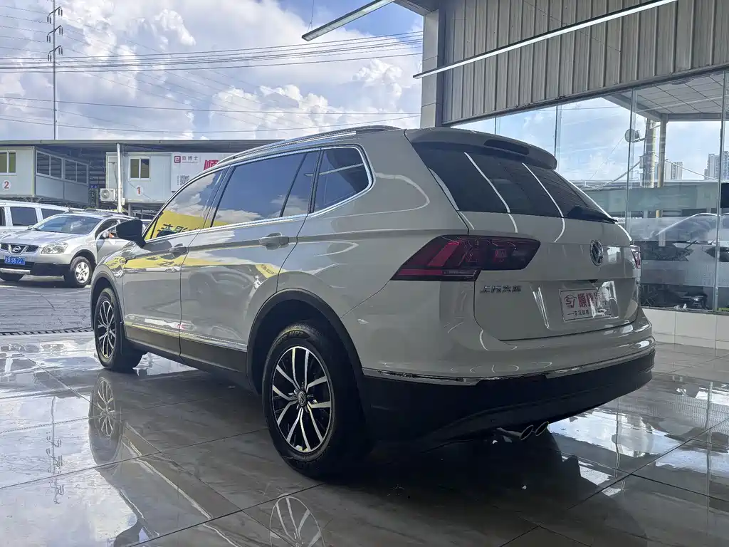 Volkswagen Tiguan L 2018 — фото 10
