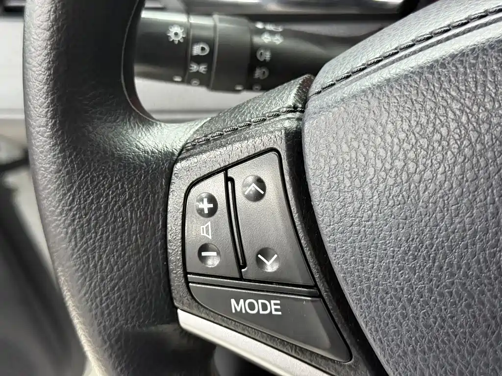 Toyota Yaris L 2023 — фото 12