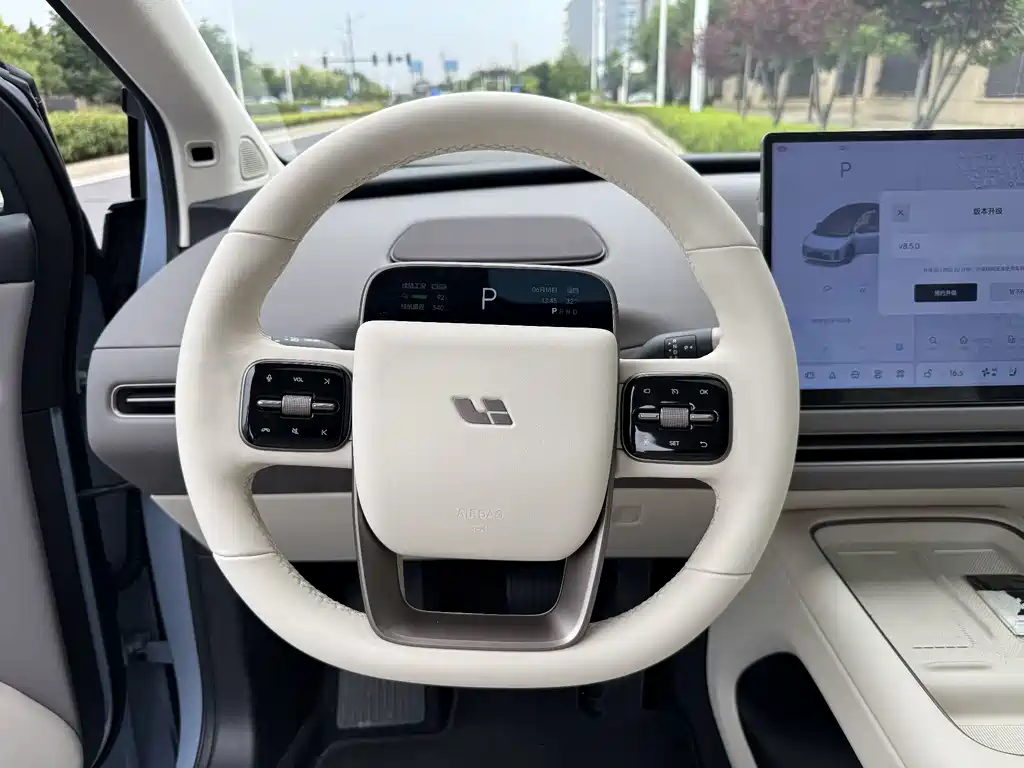 Li Auto i8 2025 — фото 10