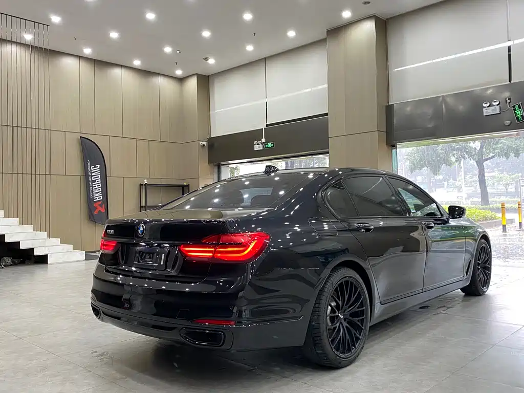 BMW 7 Series 2017 — фото 17