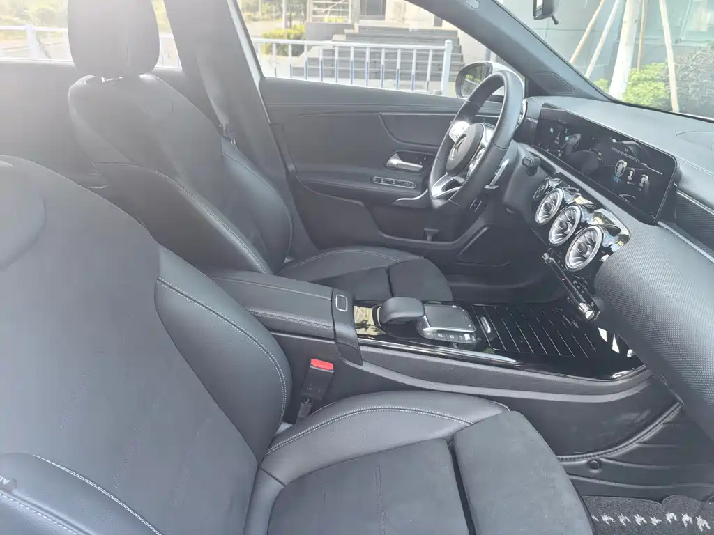 Mercedes-Benz A-Class 2024 — фото 16