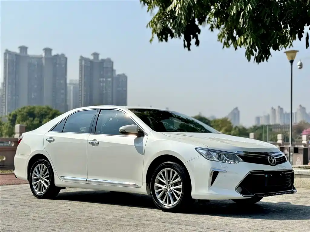 Toyota Camry 2017 — фото 3