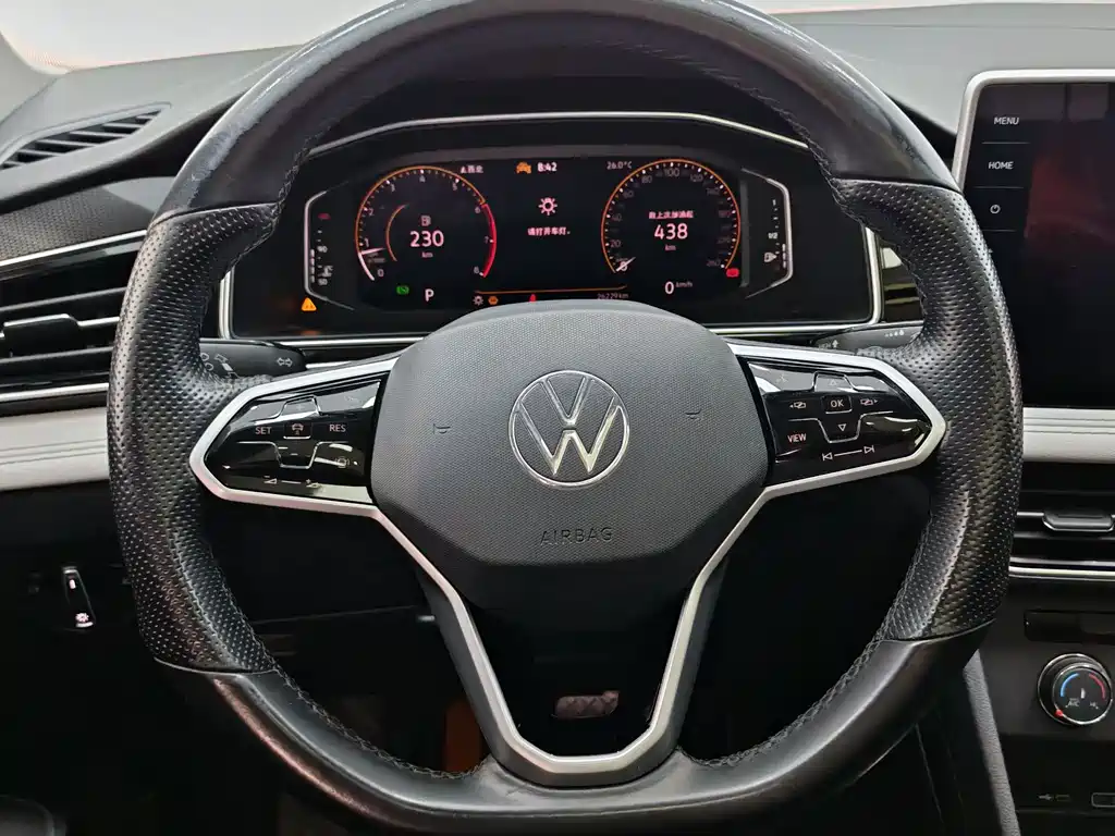 Volkswagen Tiguan L 2023 — фото 12