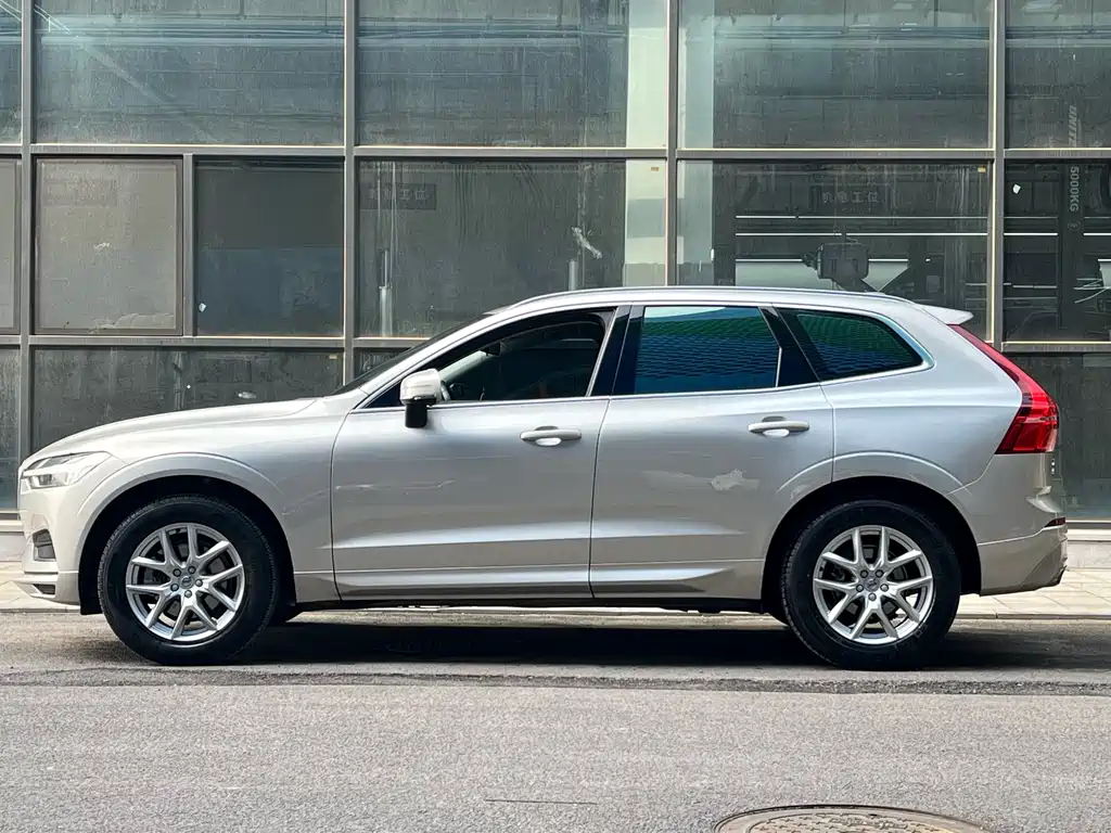 Volvo XC60 2019 — фото 3