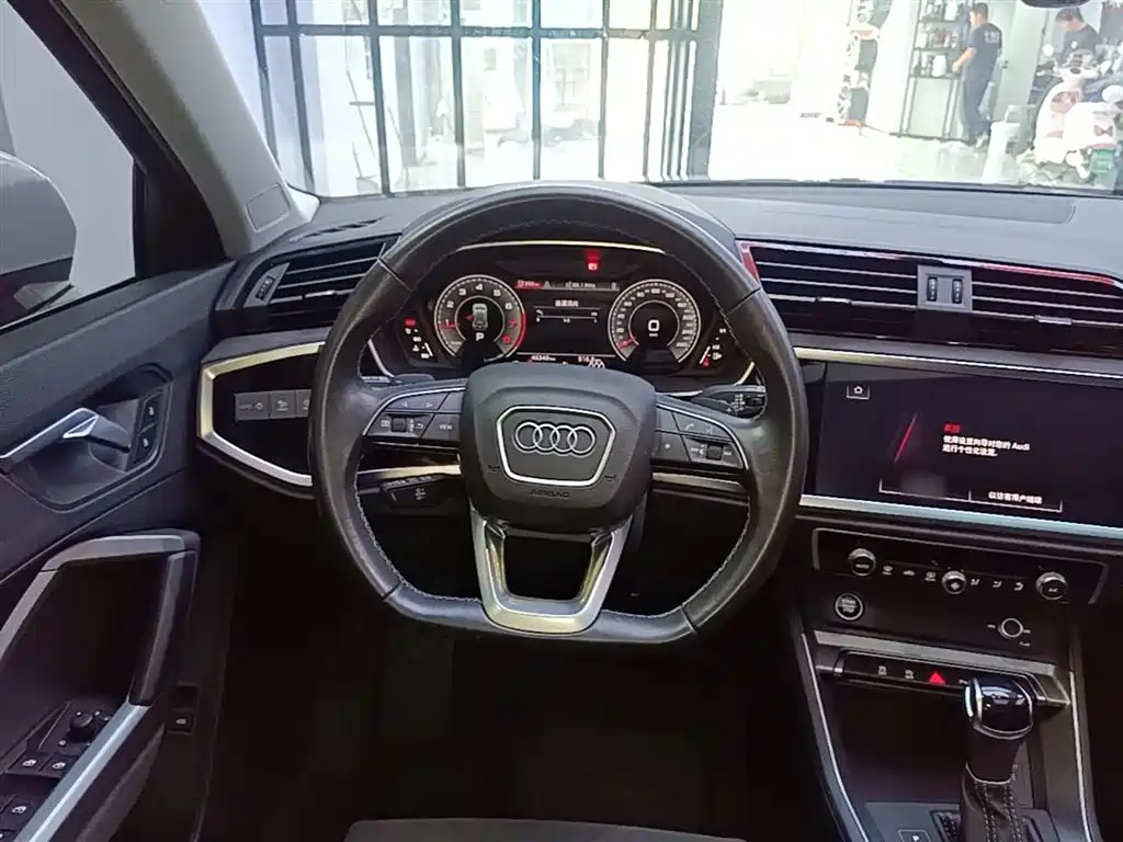 Audi Q3 2023 — фото 11