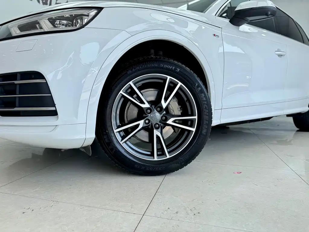Audi Q5L 2019 — фото 24