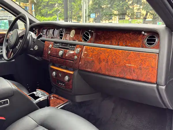 Rolls-Royce Phantom 2004