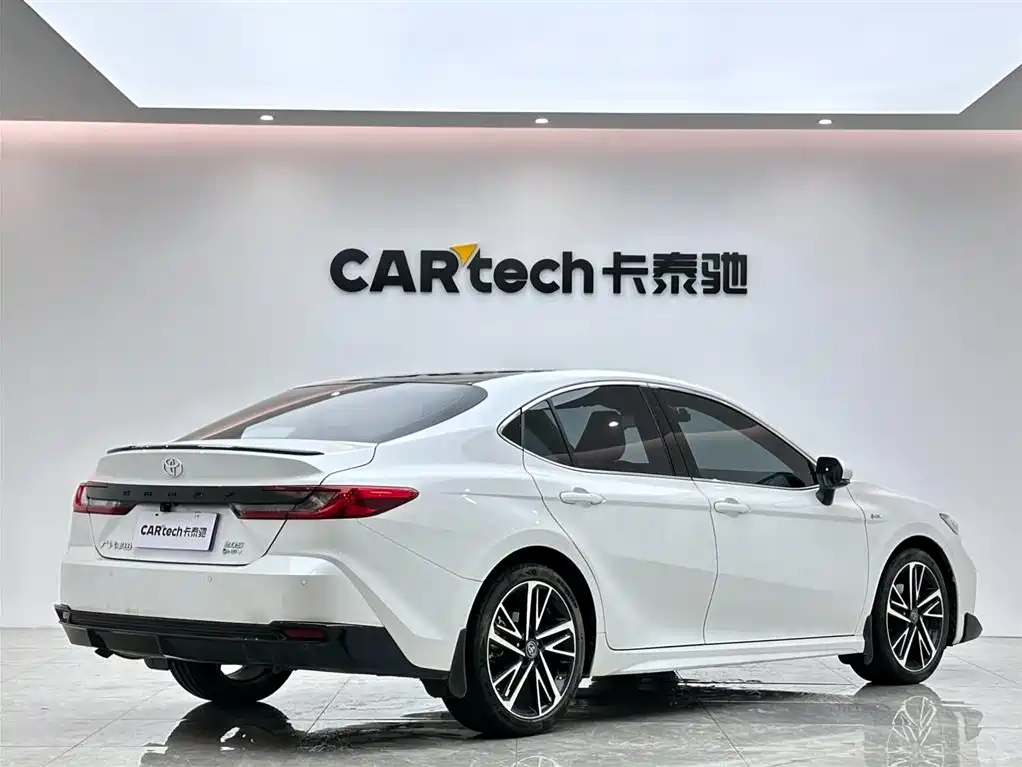 Toyota Camry 2024 — фото 5