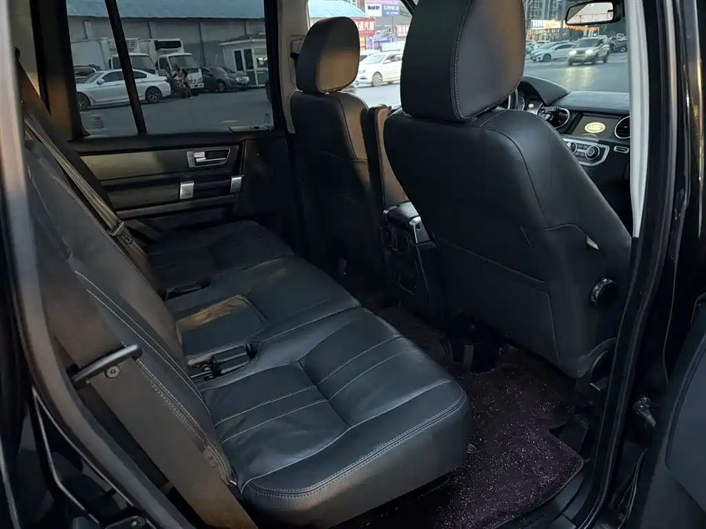 Land Rover Discovery 2017 — фото 19