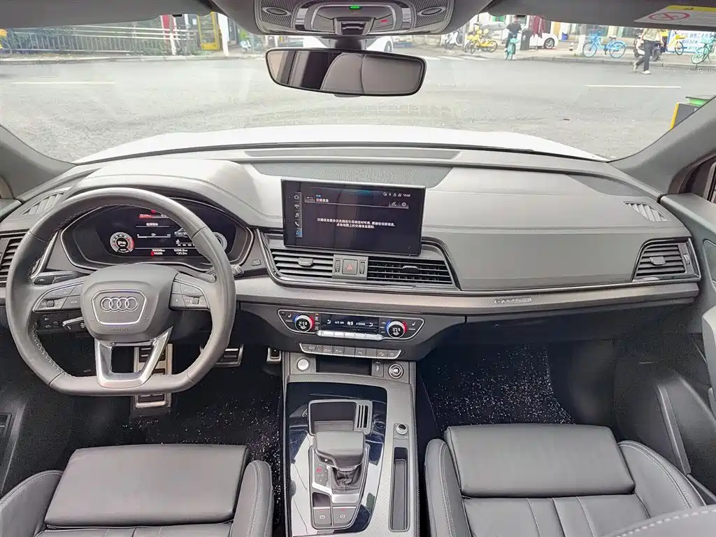 Audi Q5L 2023 — фото 10