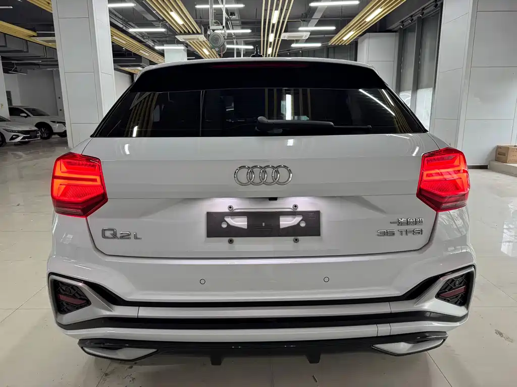 Audi Q2L 2024 — фото 6