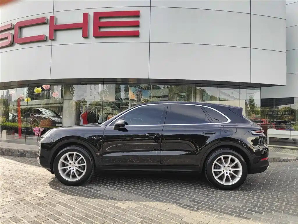 Porsche Cayenne Hybrid 2024 — фото 3