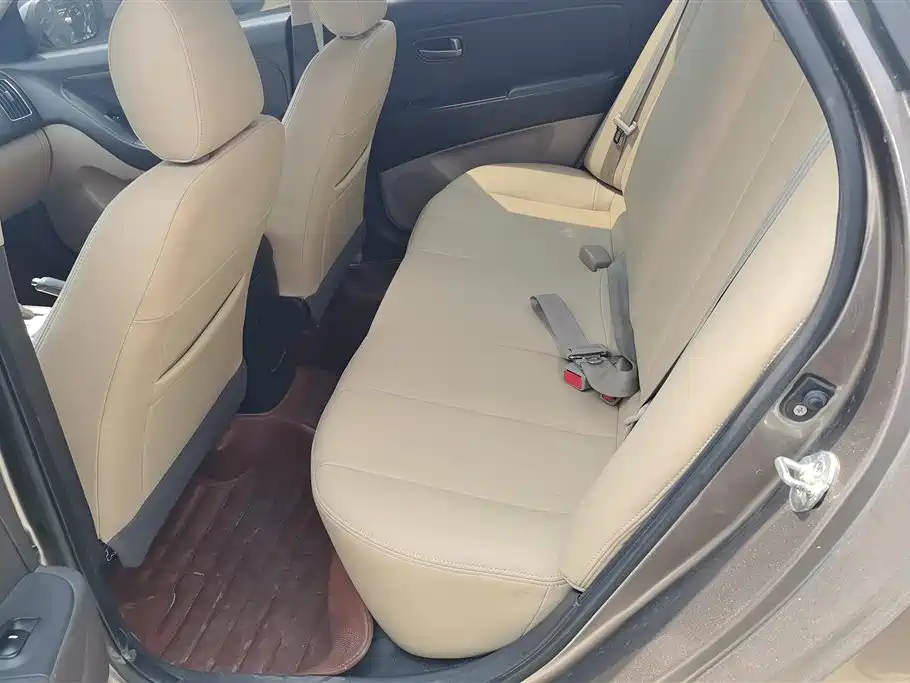 Hyundai Elantra 2015 — фото 11