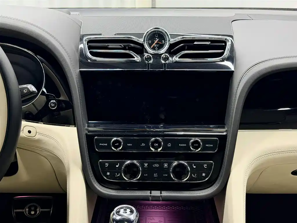 Bentley Bentayga 2021 — фото 10