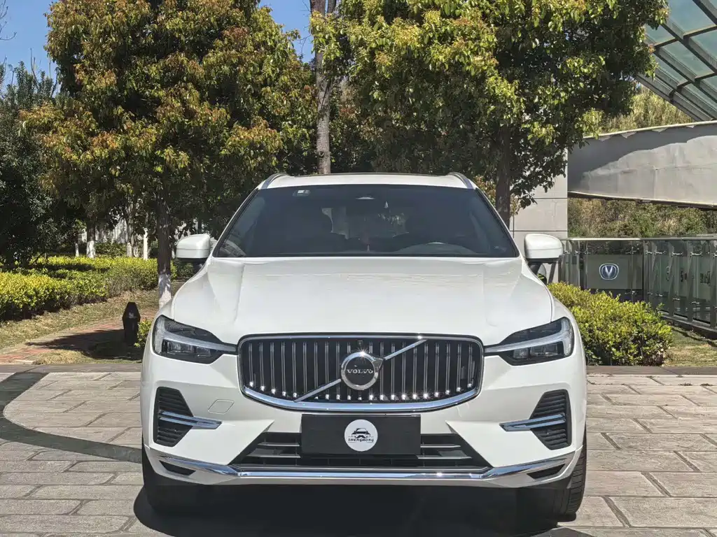 Volvo XC60 2022 — фото 2