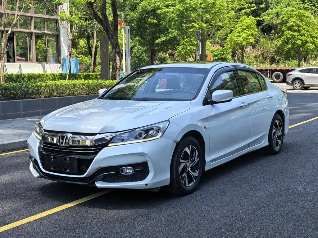 Honda Accord 2017 — фото 1
