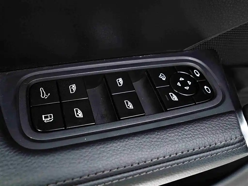 Porsche Cayenne Hybrid 2019 — фото 21