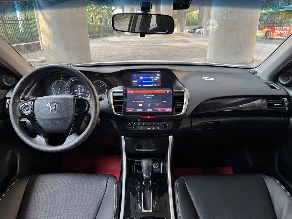 Honda Accord 2016 — фото 13