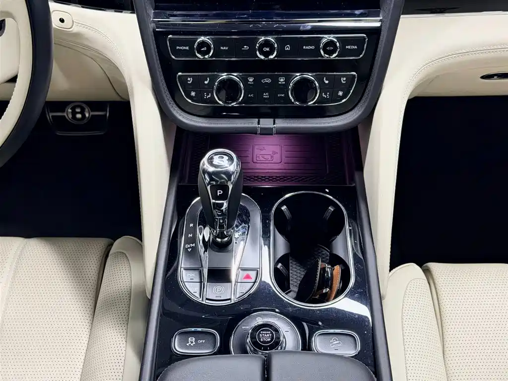 Bentley Bentayga 2021 — фото 11
