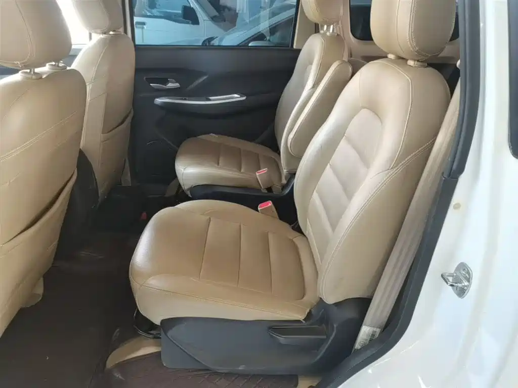Wuling Hongguang 2019 — фото 17
