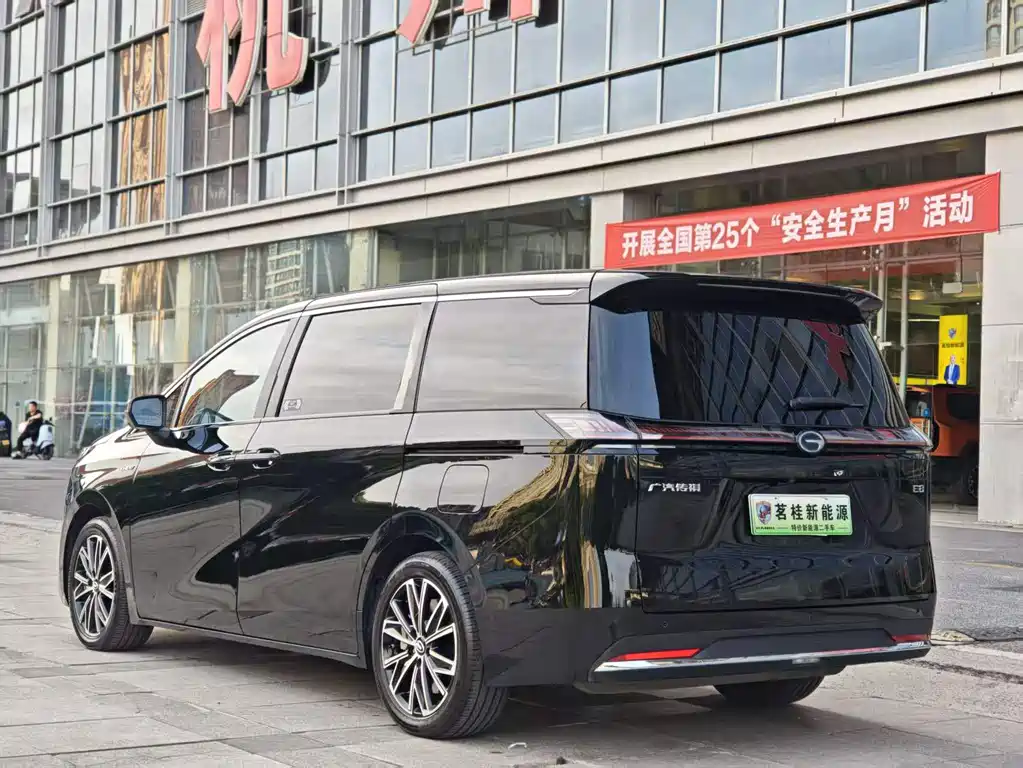 GAC Motor E8 PHEV 2024 — фото 4