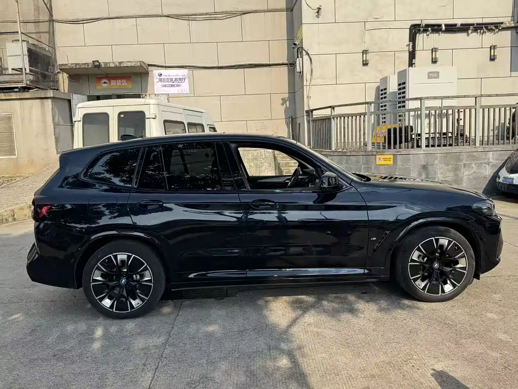 BMW iX3 2023 — фото 14