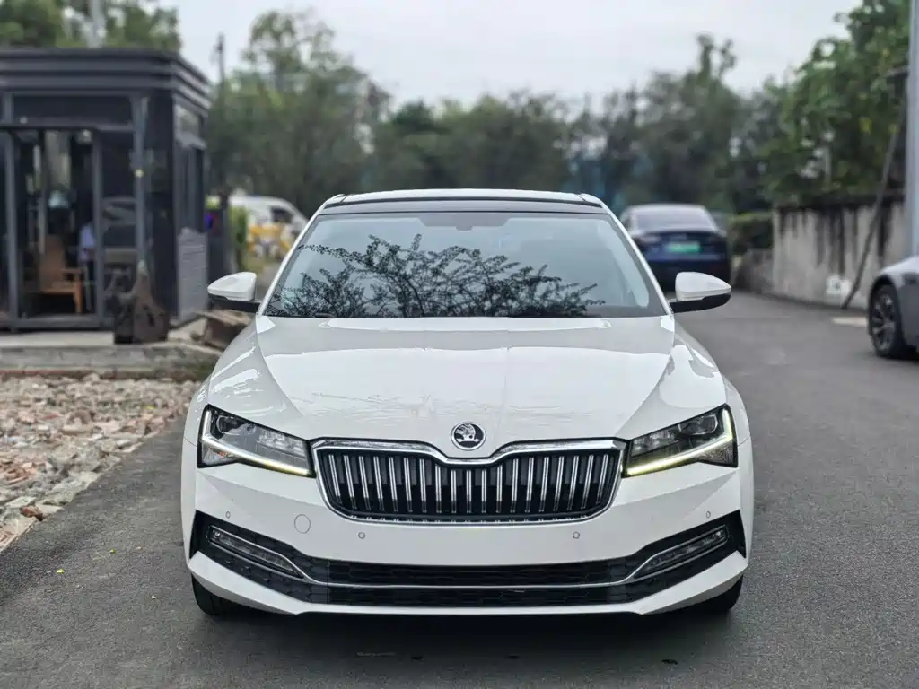 Skoda Superb 2021 — фото 2