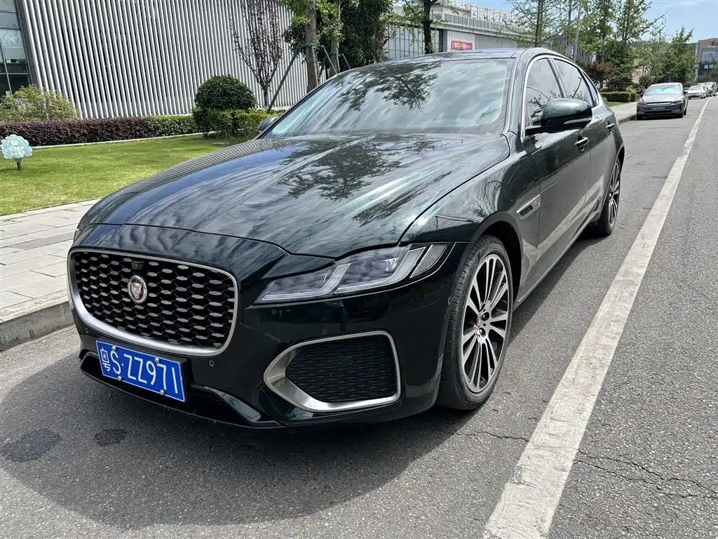 Jaguar XFL 2022 — фото 1