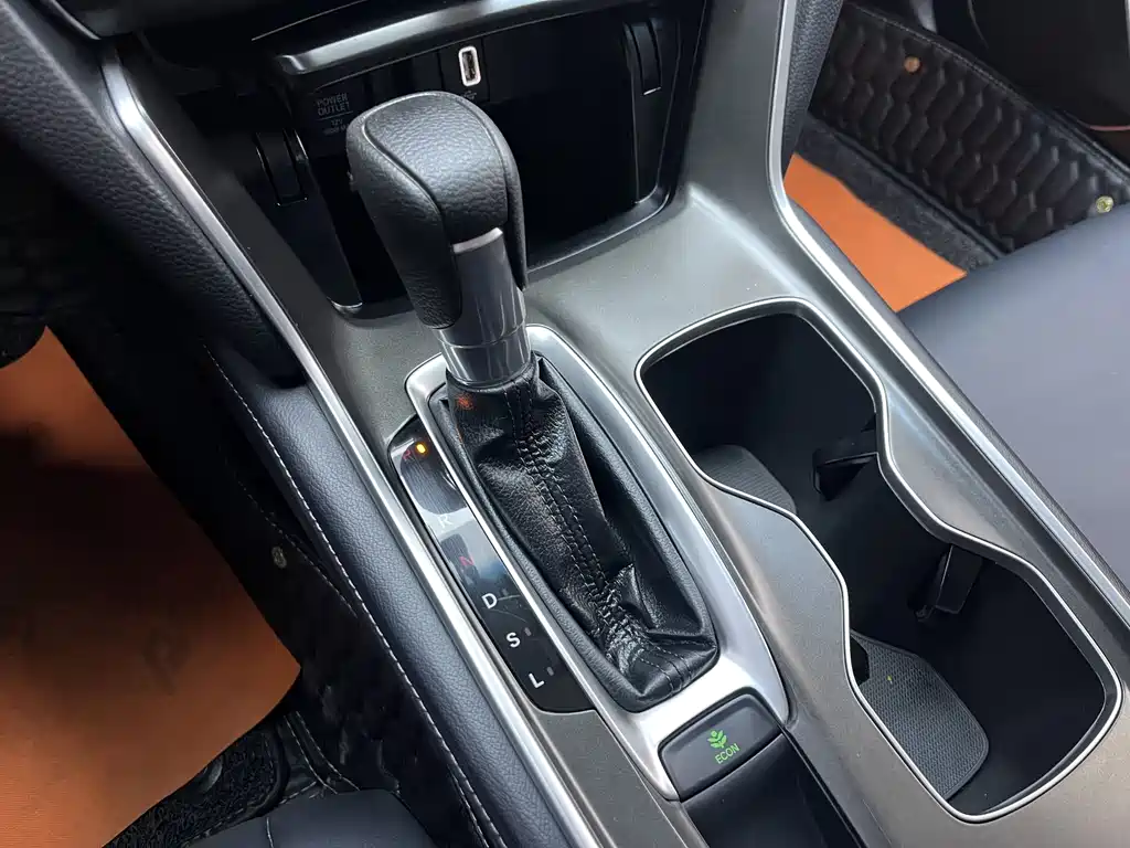 Honda Accord 2019 — фото 11