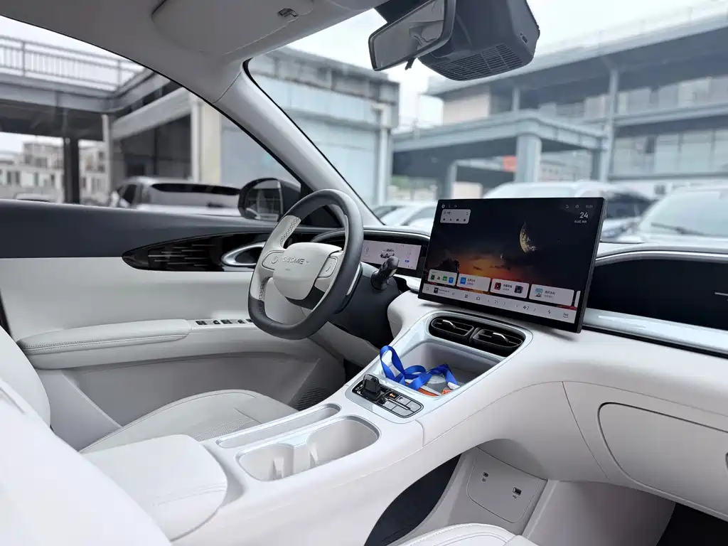Geely Galaxy Starwish 2025 — фото 13