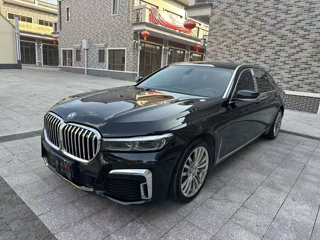 BMW 7 Series 2011 — фото 1
