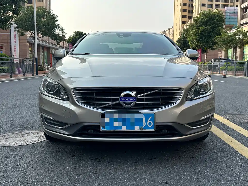 Volvo S60 2015 — фото 2