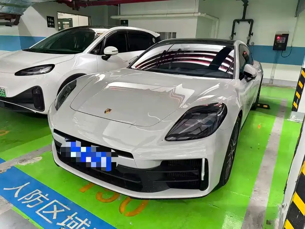 Porsche Panamera 2025