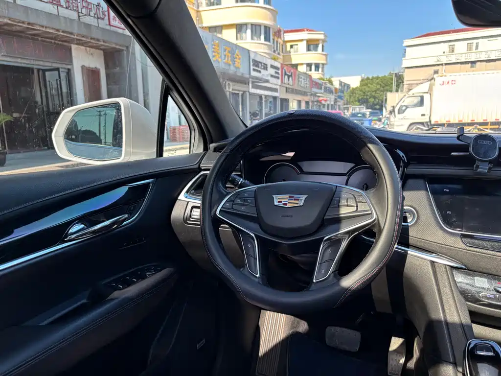 Cadillac XT5 2020 — фото 14