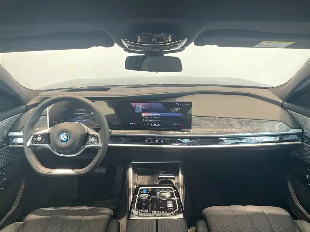 BMW i7 2024 — фото 7