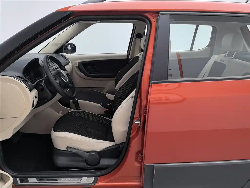 Skoda Fabia 2013 — фото 10