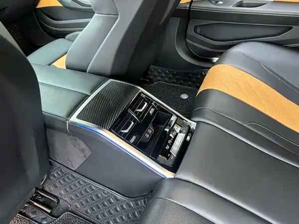 BMW M8 2021