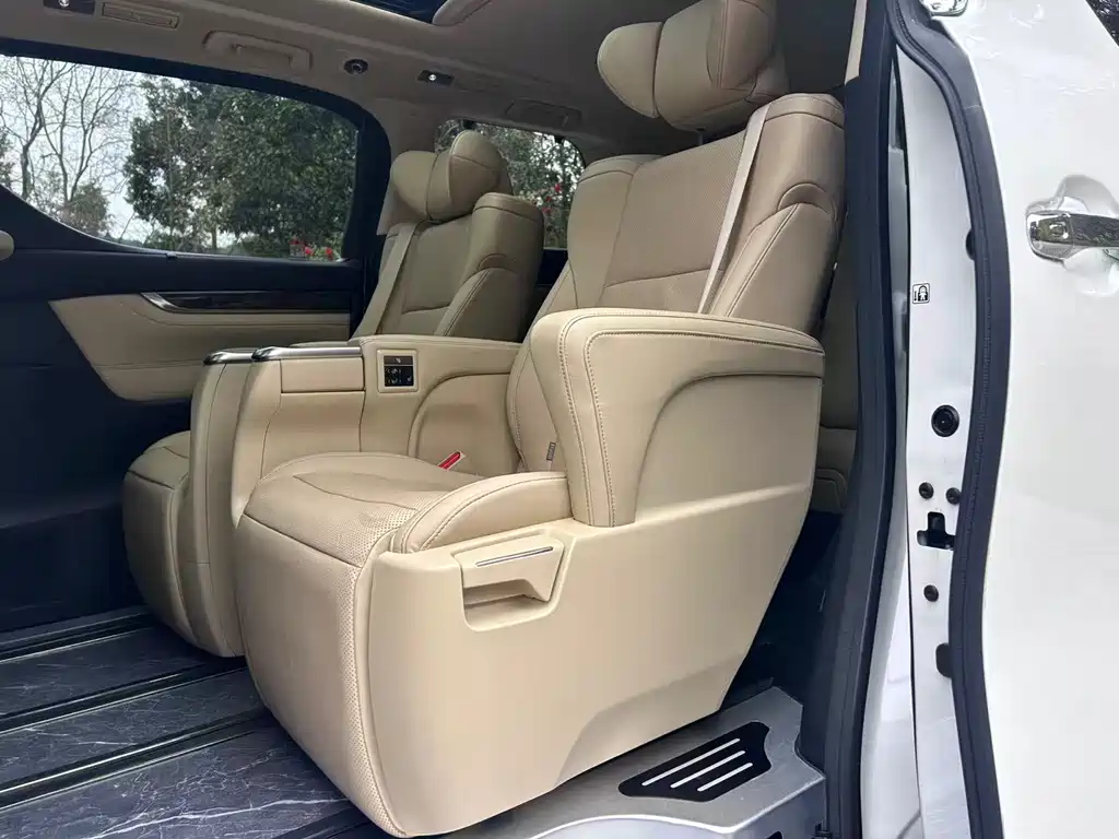 Toyota Alphard 2021 — фото 17