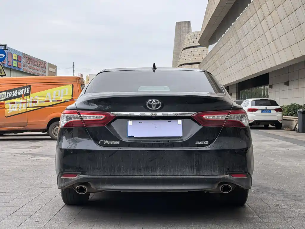 Toyota Camry 2022 — фото 6