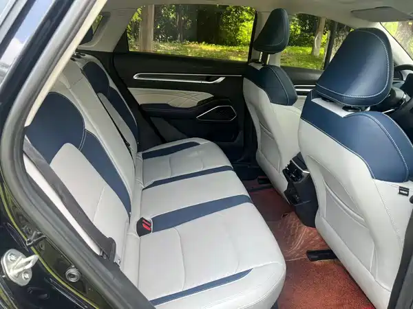 Geely Emgrand L 2022