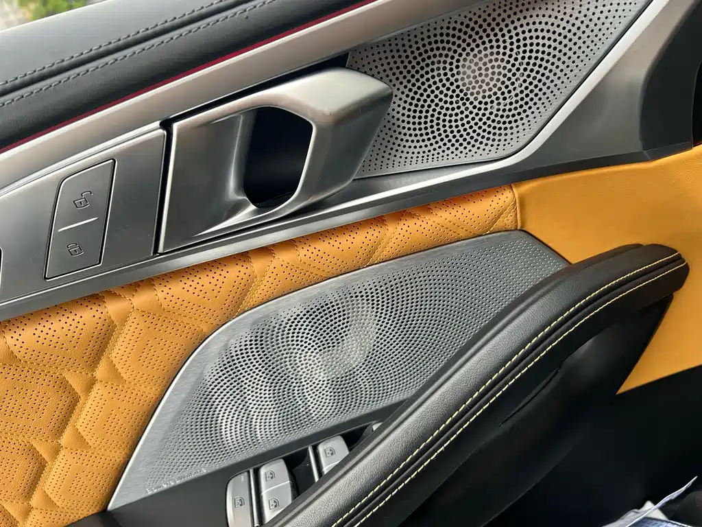 BMW M8 2021 — фото 9