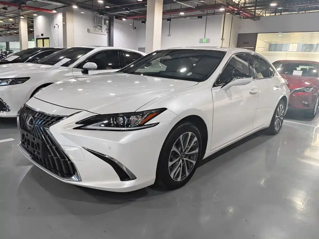Lexus ES 2023