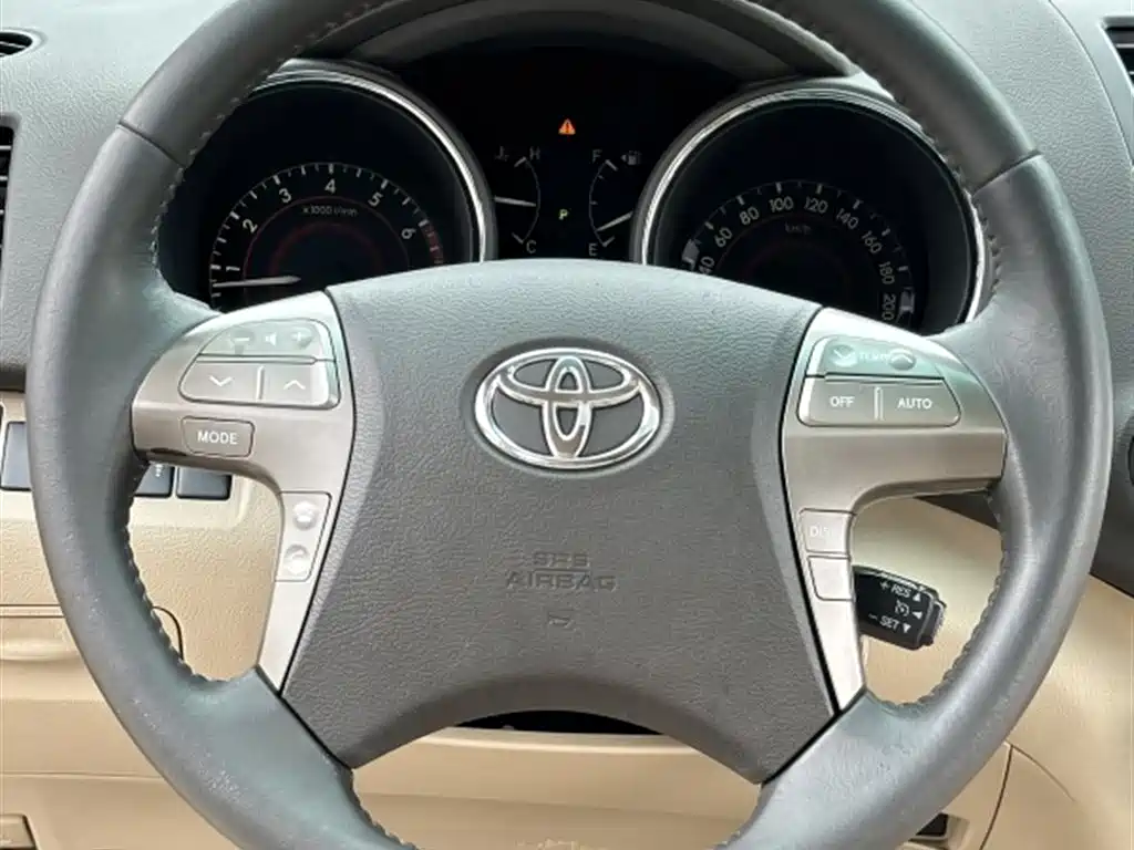 Toyota Highlander 2010 — фото 15