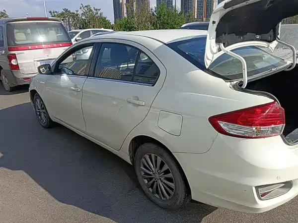 Suzuki Qiyue 2015