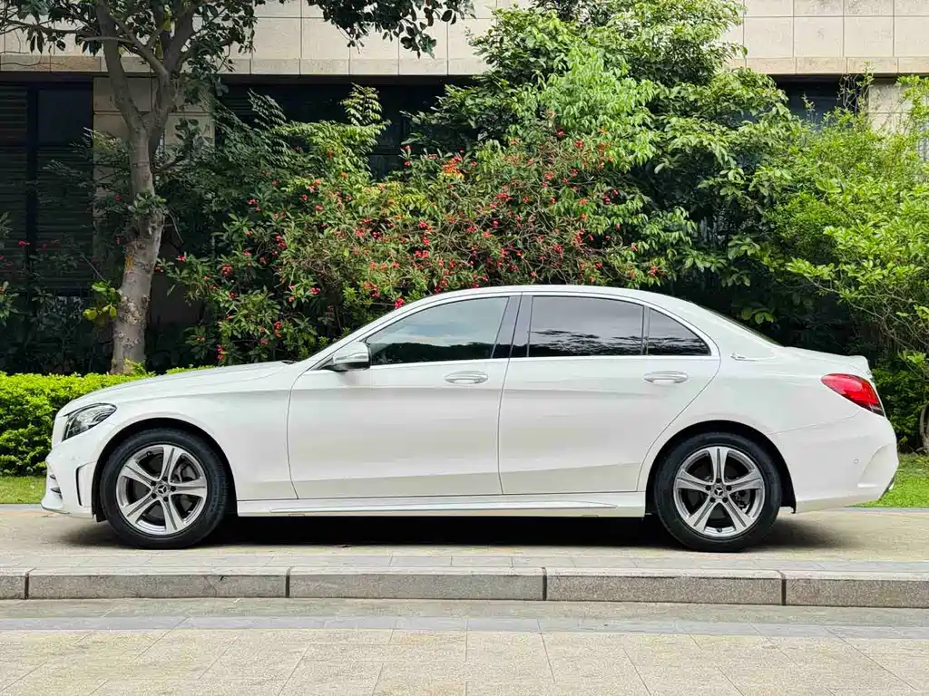 Mercedes-Benz C-Class 2019 — фото 19