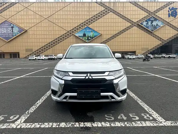 Mitsubishi Outlander 2022