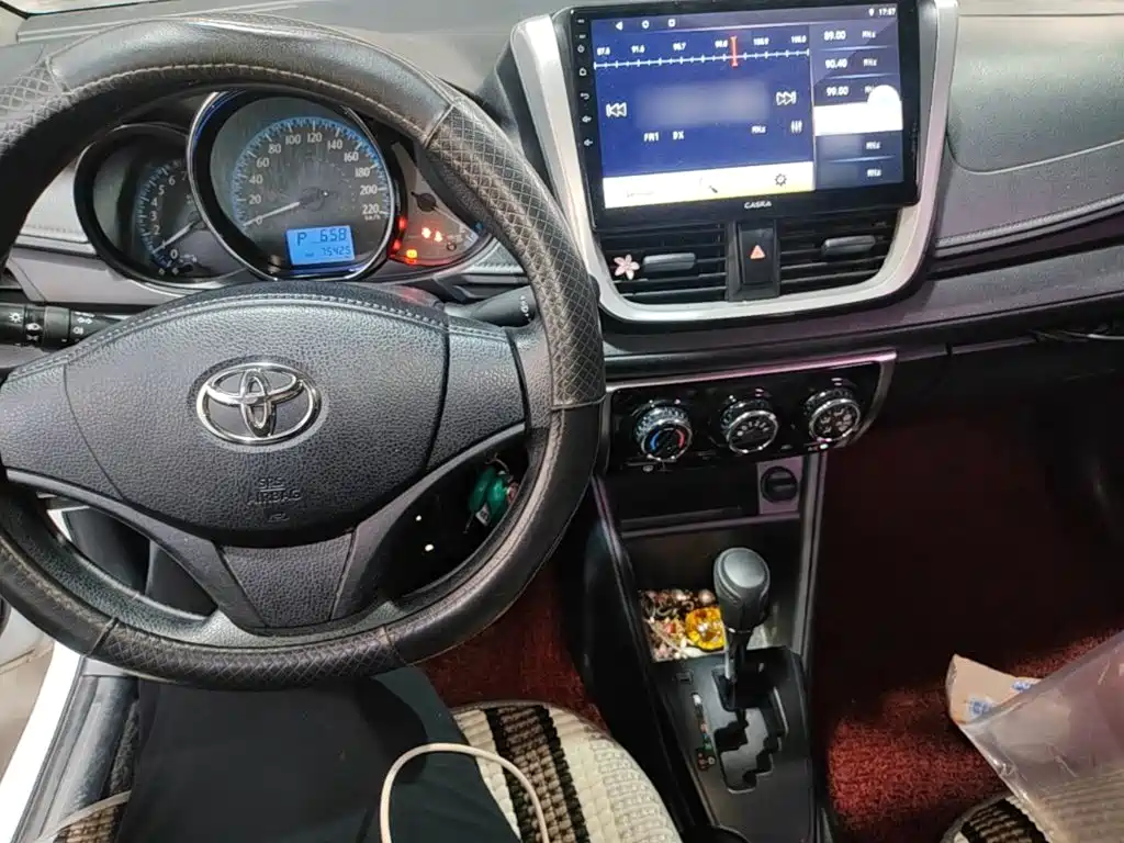 Toyota Yaris L 2019 — фото 10